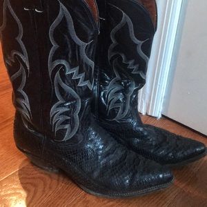 Men’s snakeskin boots